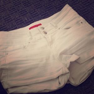 These r at the point of too short.     Size 28